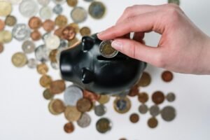 investimentos seguros-como começar a investir-investimentos para iniciantes-onde investir com segurança-melhores investimentos 2024-Tesouro Direto para iniciantes-CDB ou Tesouro Direto-investir sem risco-LCI e LCA vale a pena-fundos de renda fixa-educação financeira para iniciantes-investimentos com liquidez diária-como fazer o dinheiro render-melhores opções de renda fixa-poupança ainda vale a pena?